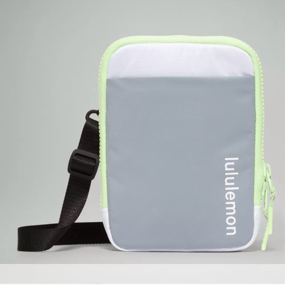 Lululemon Unisex Crossbody Bag ✨
Stay hands-free and stylish crossbody. - Picture 1 of 9